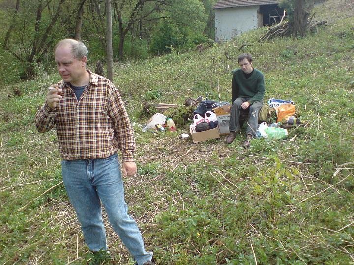 je teprve poledne, ale chlapci se tváří jak po dvanáctce v Kolbence